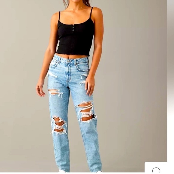 American Eagle Strigid Mom Jeans, Distressed, High Waisted, medium Wash Size‎ 4 - Picture 1 of 12
